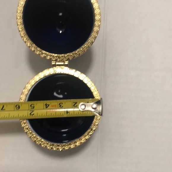 Cobalt blue porcelain egg with 3 legs painted in gold tone and decorated around - Picture 5 of 10